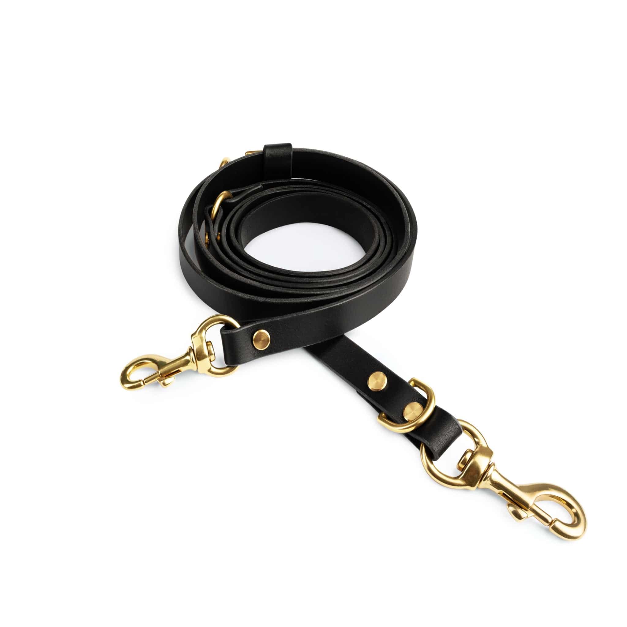 Aura hands-free leather leash in noir by The Dogs Company, featuring durable black leather and a secure attachment for walking.